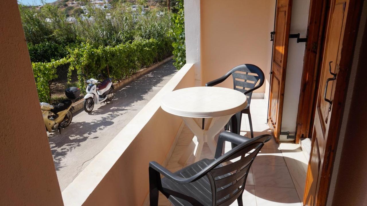 Soula Rooms Kini Exterior photo