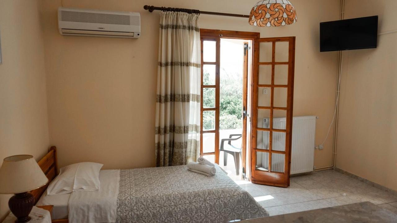 Soula Rooms Kini Exterior photo