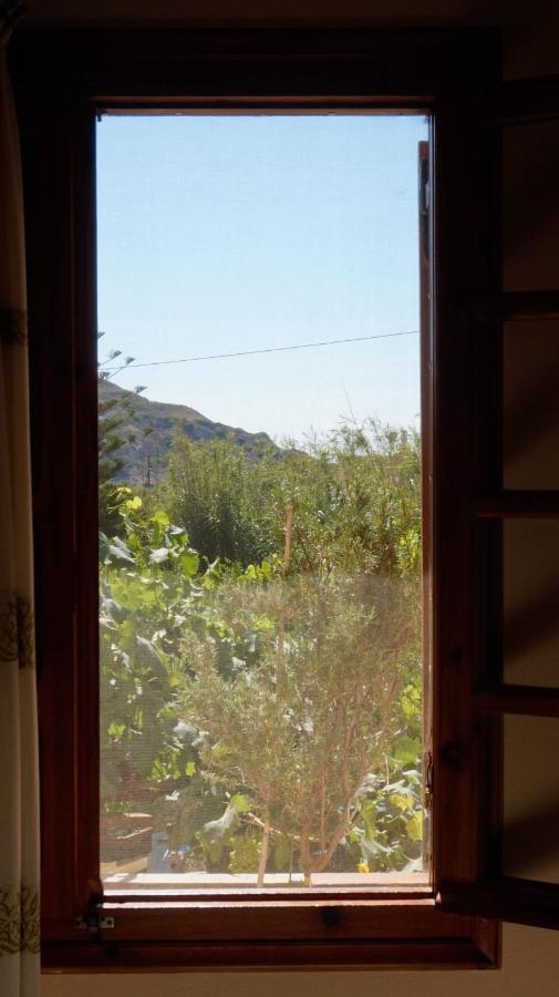 Soula Rooms Kini Exterior photo